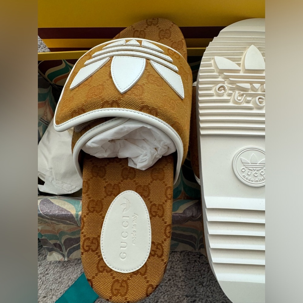 Gucci x Adidas slide - NWT - size men’s 9 fits women’s 10 - Picture 6 of 11